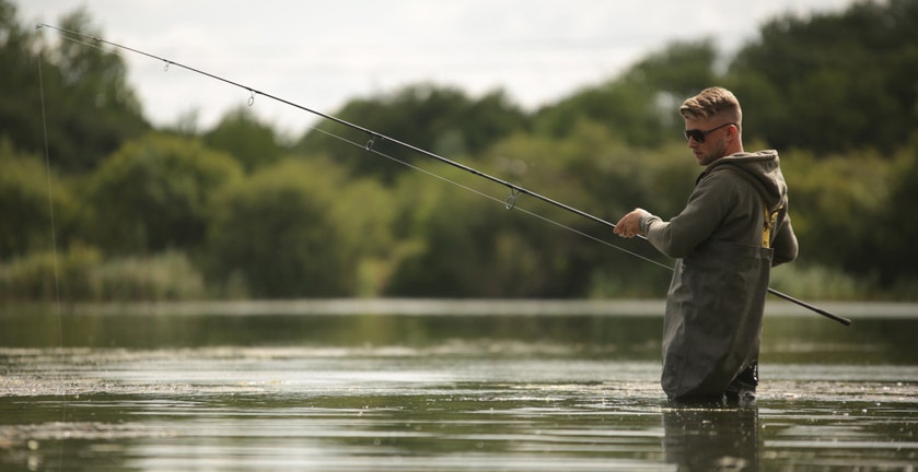 FORTIS AVIATOR POLARISED SUNGLASSES ON THE RIVER