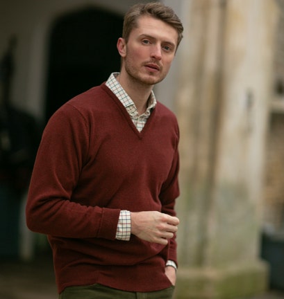 FARLOWS LAMBSWOOL V-NECK JUMPER