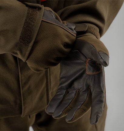 HARKILA WILDBOAR PRO HUNTING GLOVES IN ACTION
